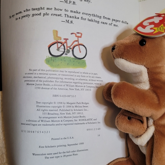 Kangaroo and Joey: plush and book - Picture 2 of 5